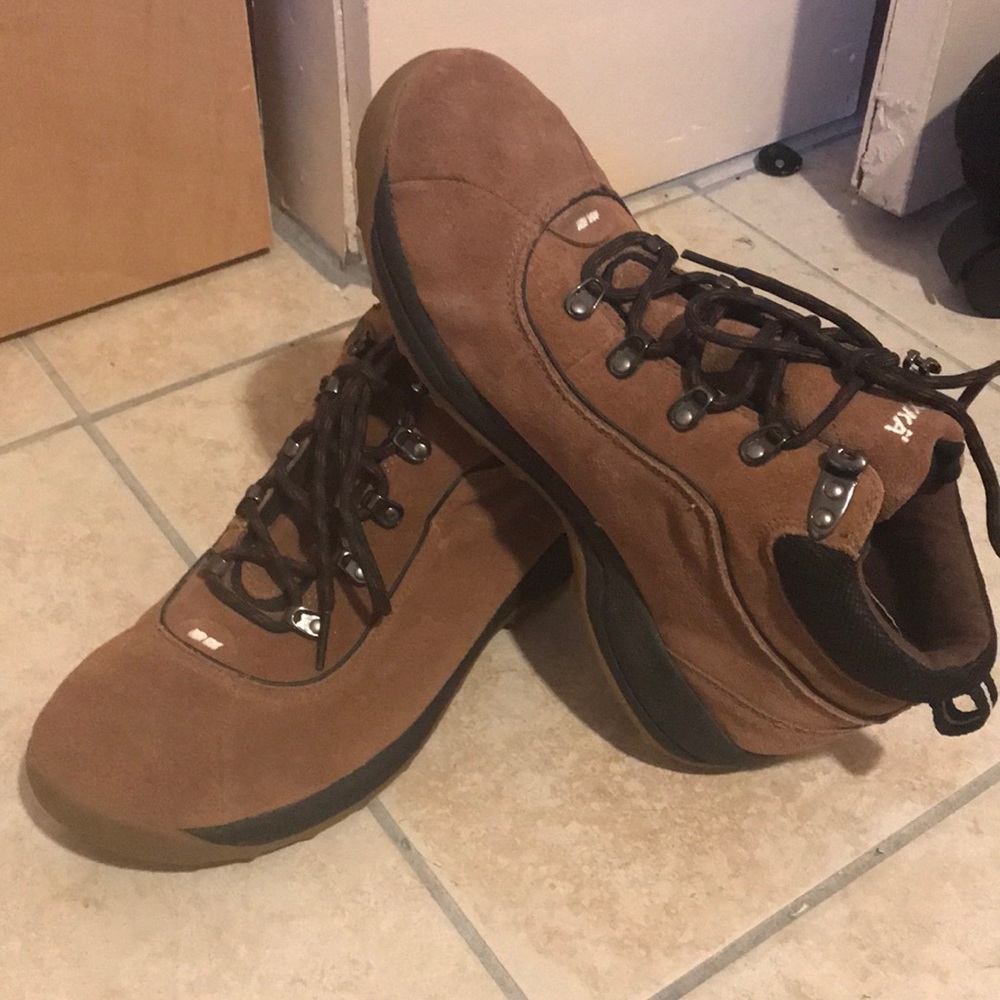 Ryka Terrain boot. Tan suede. Women’s 11w